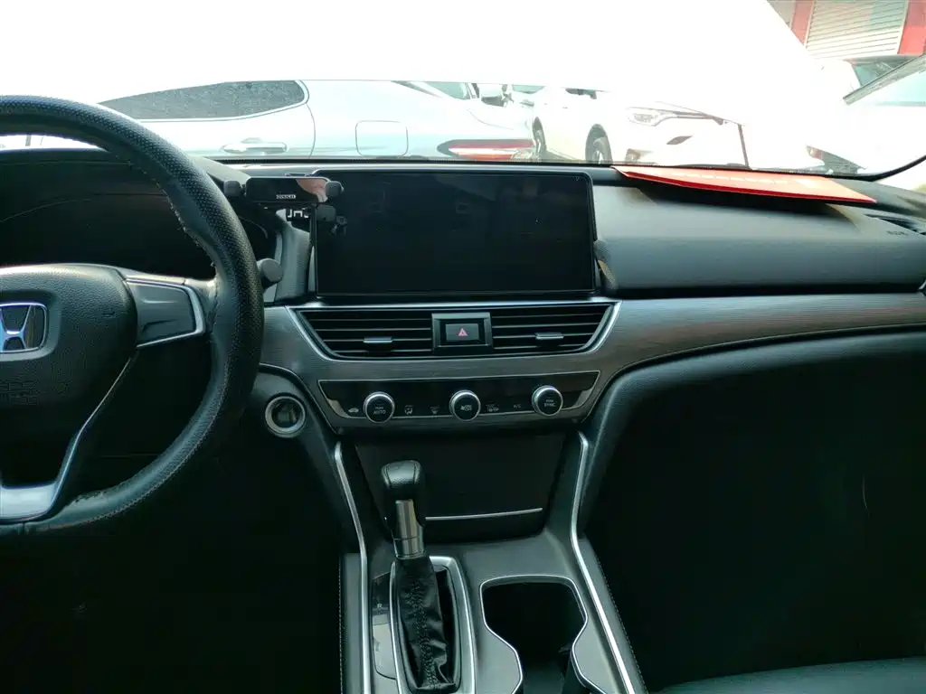 Honda Accord 2022 — фото 13