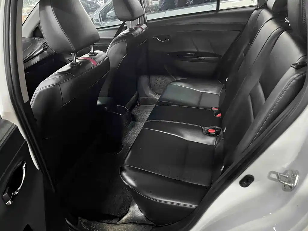 Toyota Yaris L 2023