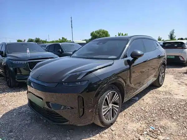 Lynk & Co 08 EM-P 2024