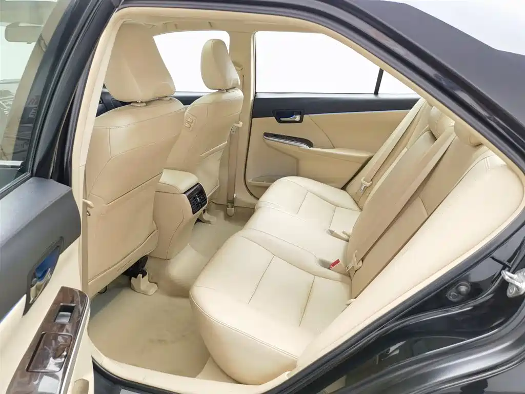 Toyota Camry 2015 — фото 15