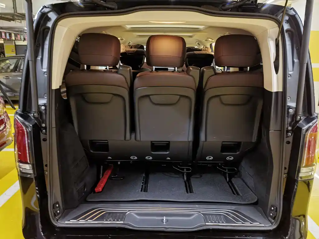 Mercedes-Benz V-Class 2025 — фото 11