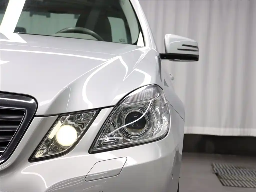 Mercedes-Benz E-Class 2010 — фото 26