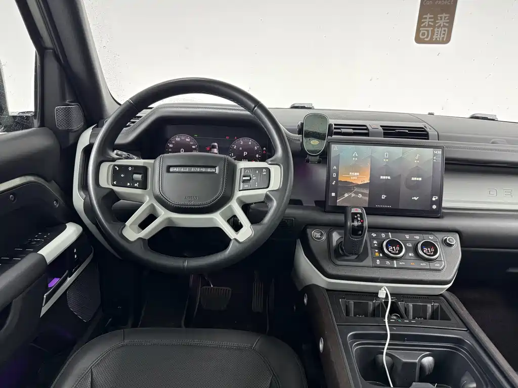 Land Rover Defender 2023 — фото 15