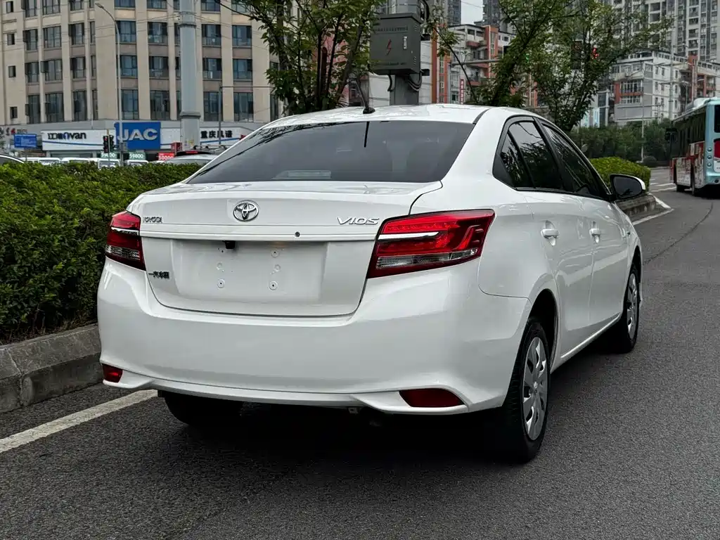 Toyota Vios 2017 — фото 21