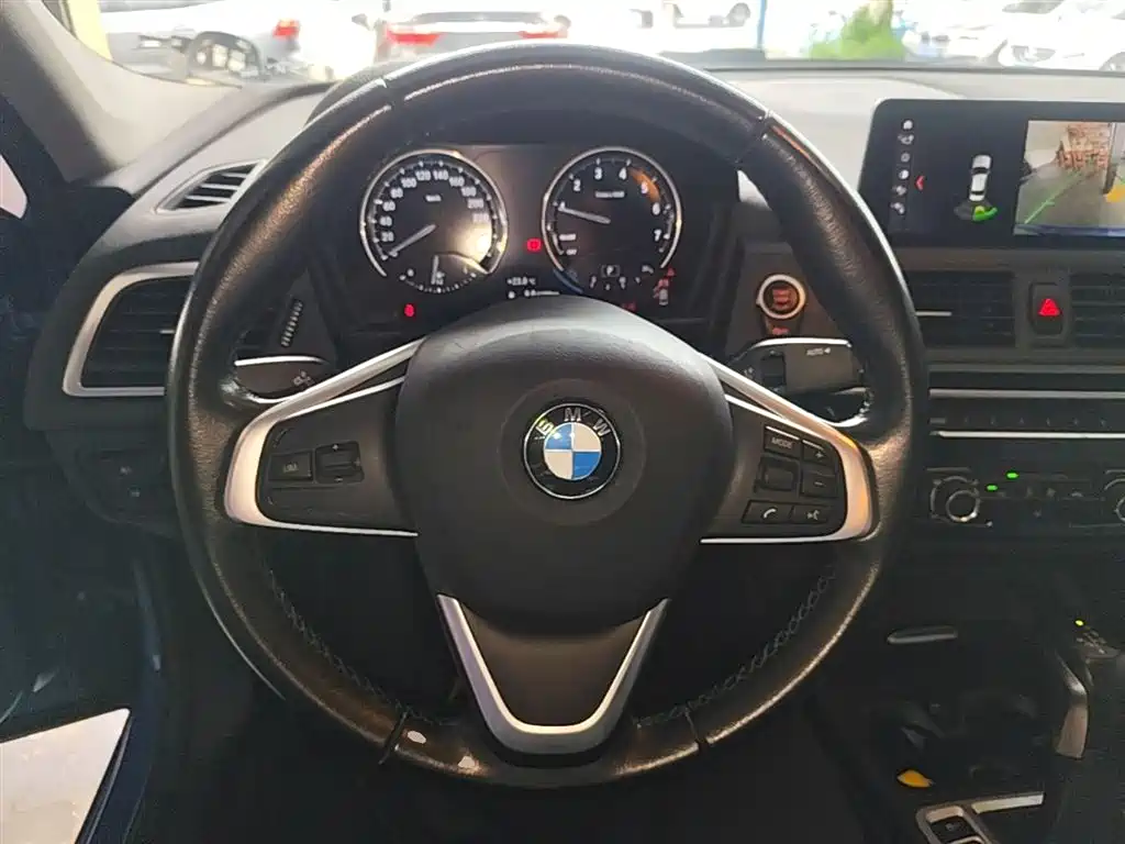 BMW 1 Series 2019 — фото 11