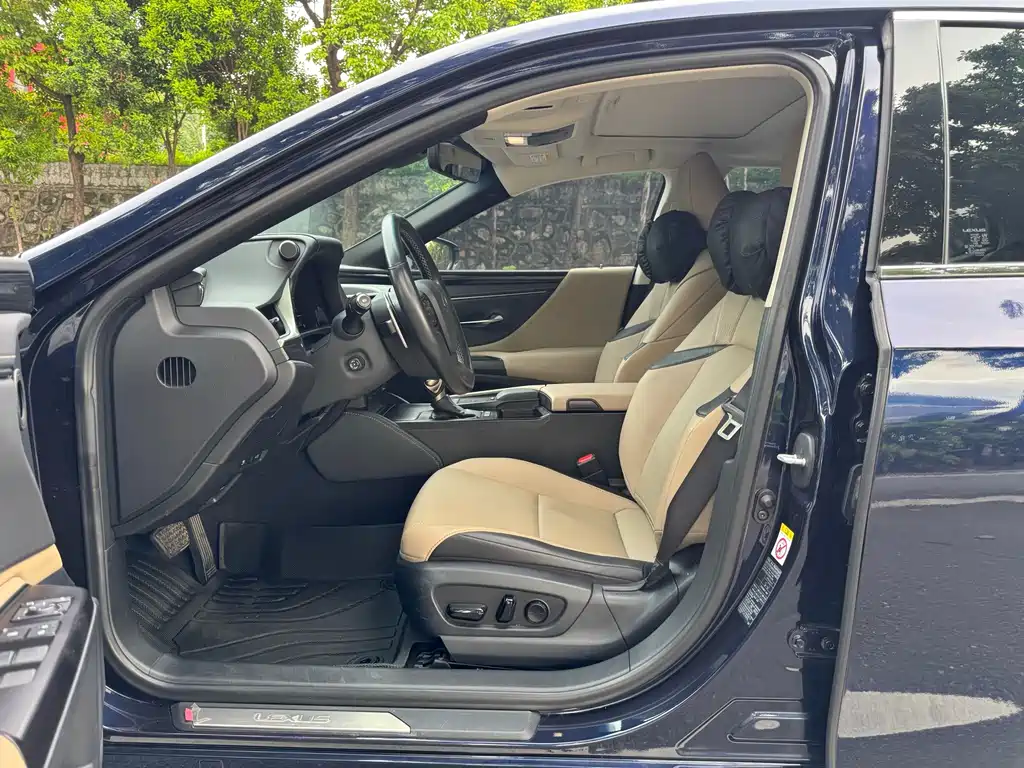 Lexus ES 2018 — фото 11