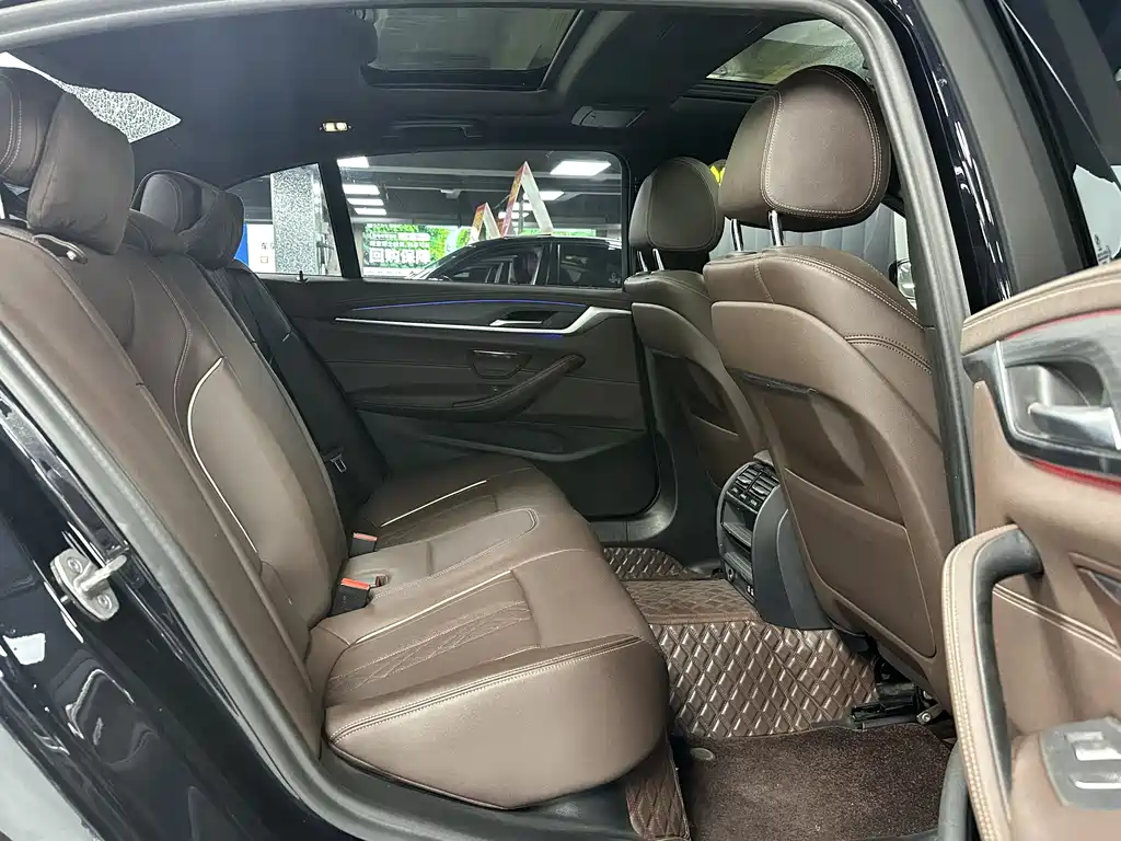 BMW 5 Series 2021 — фото 14