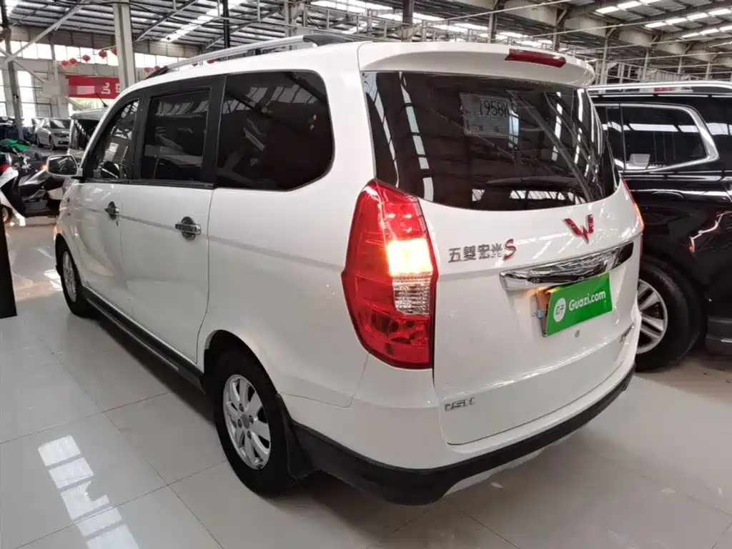 Wuling Hongguang 2015 — фото 5
