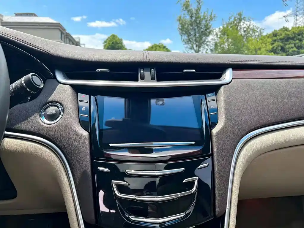 Cadillac XTS 2017 — фото 14