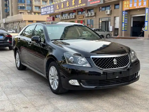 Toyota Crown 2012