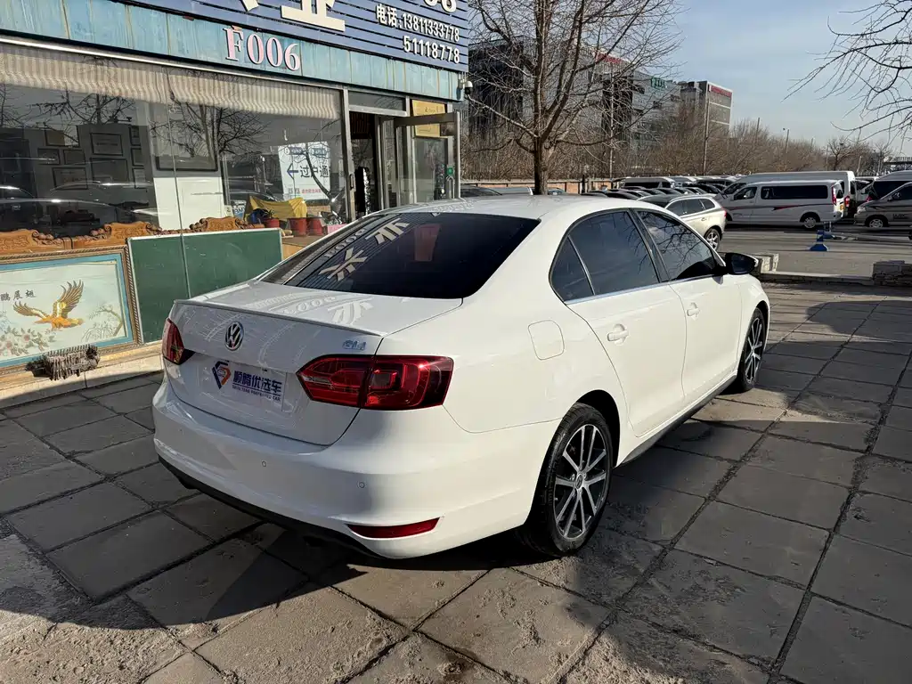 Volkswagen Sagitar 2014
