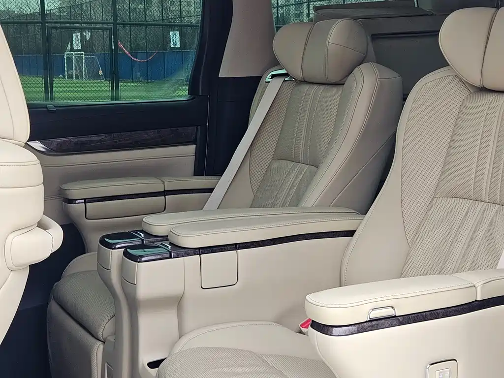 Toyota Vellfire 2022 — фото 15