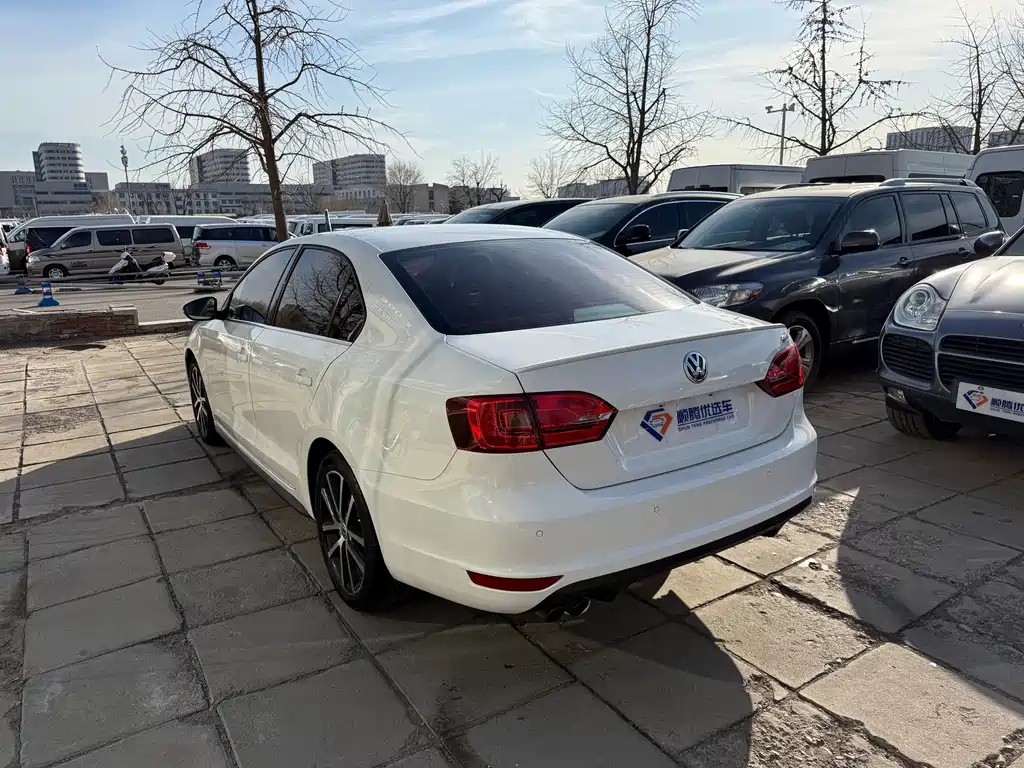 Volkswagen Sagitar 2014