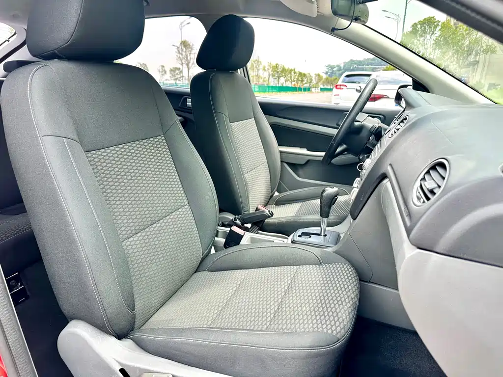 Ford Focus 2015 — фото 25