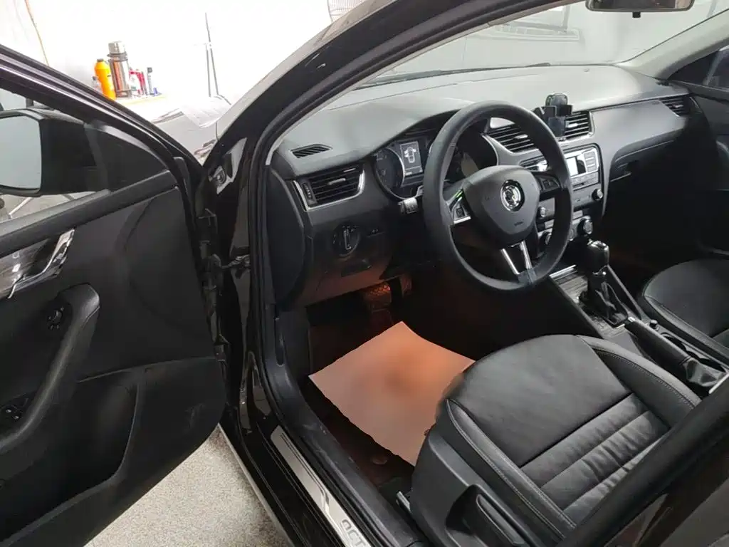 Skoda Octavia 2017 — фото 16