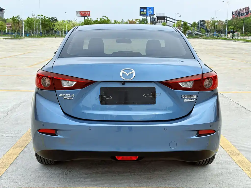 Mazda 3 Axela 2019 — фото 28