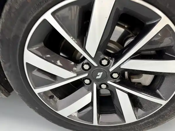 Li Auto L8 2023