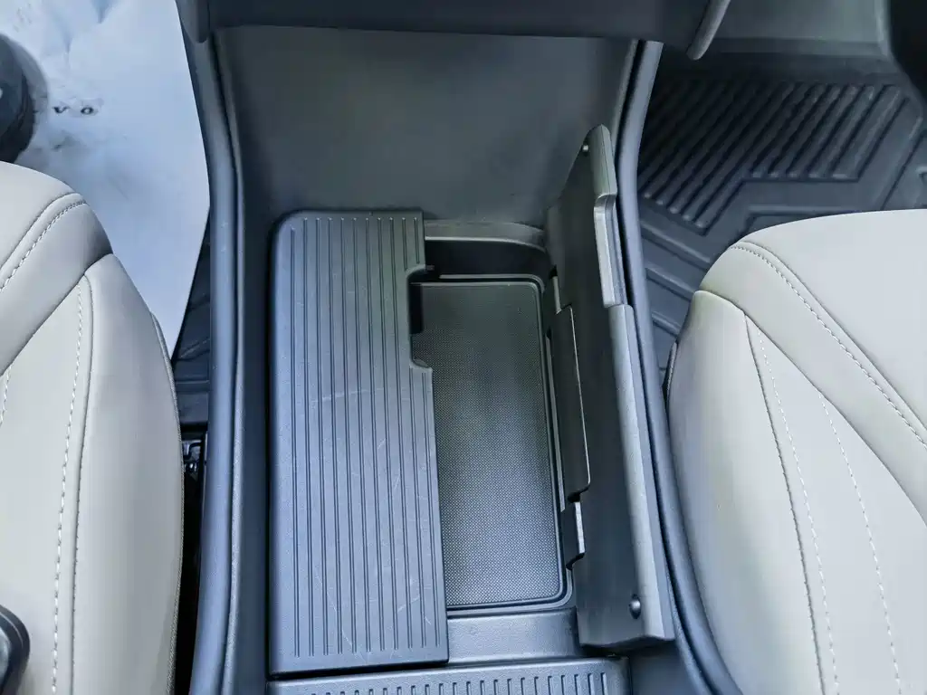 Volvo XC70 Plug-In Hybrid 2025 — фото 15