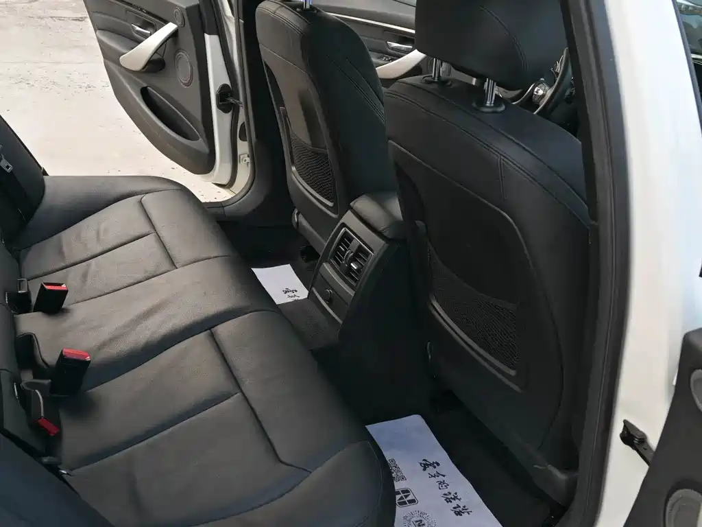 BMW 3 Series 2016 — фото 14