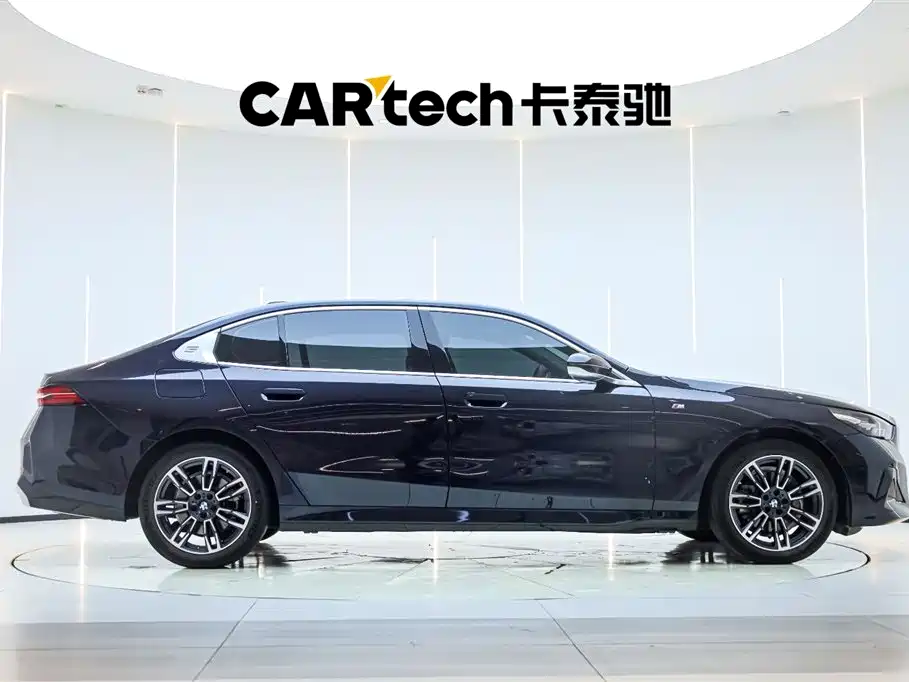BMW 5 Series 2025