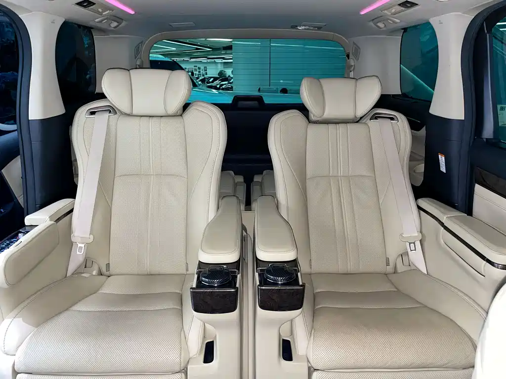 Toyota Alphard 2020 — фото 15
