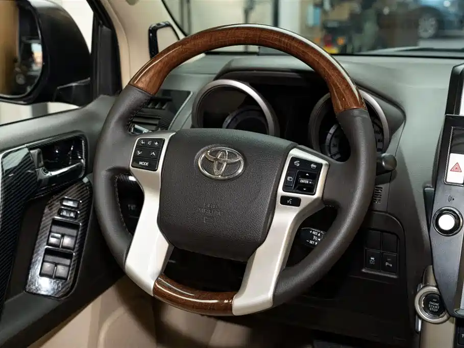 Toyota Prado 2013 — фото 13