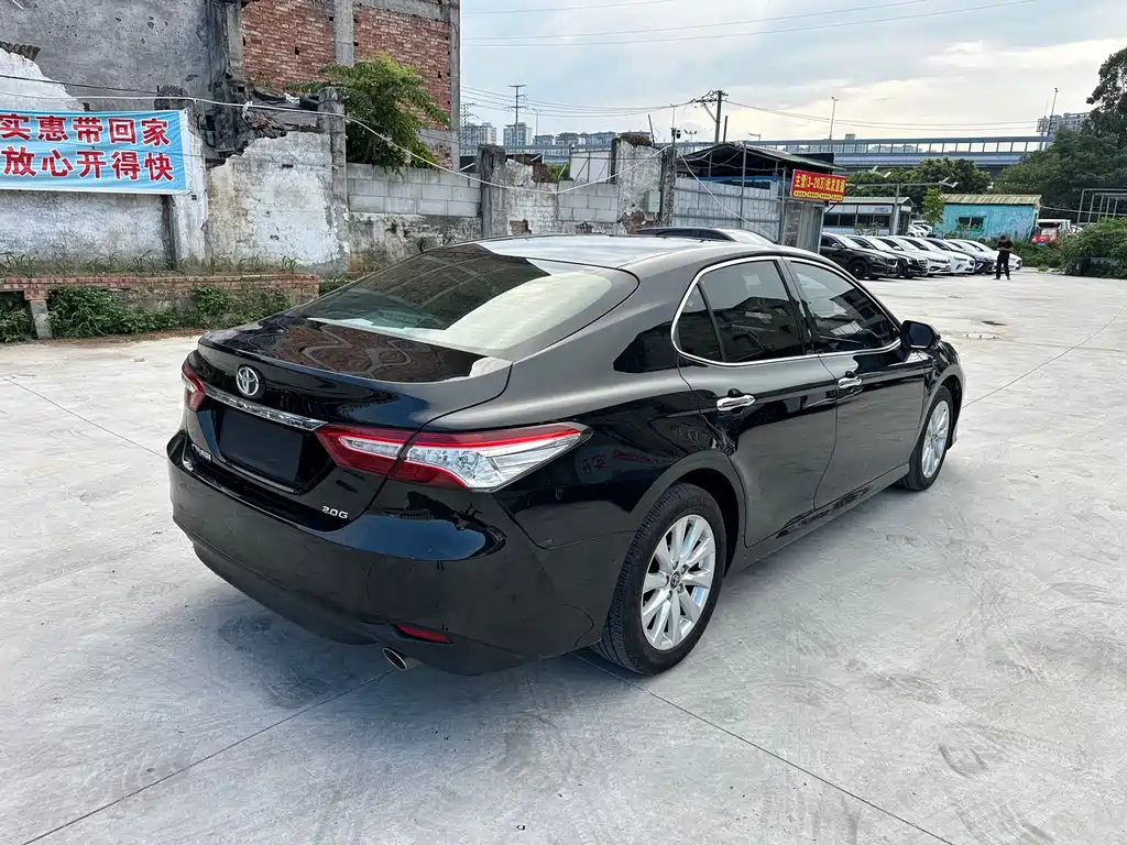 Toyota Camry 2021 — фото 5