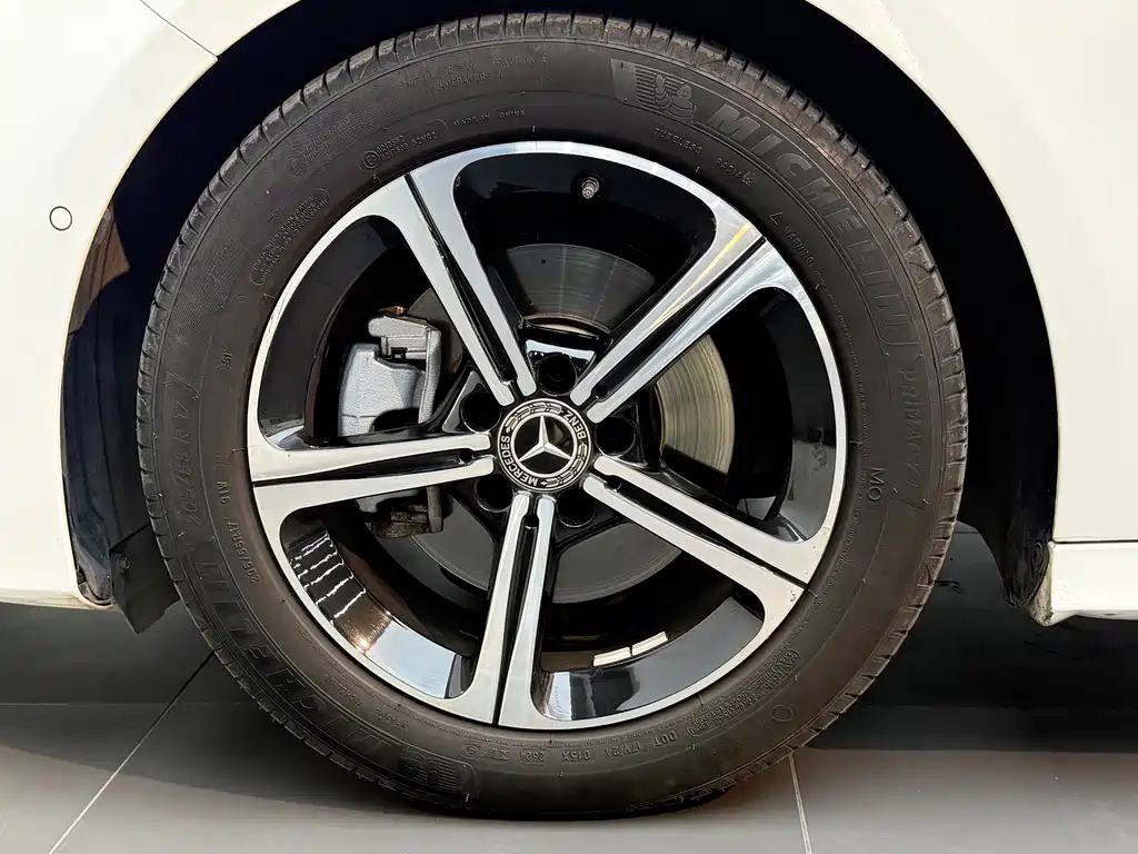 Mercedes-Benz A-Class 2024 — фото 13
