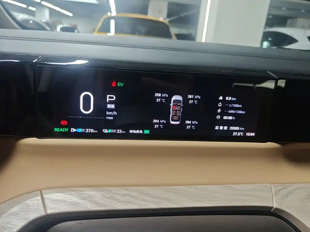 GAC Trumpchi E8 PHEV 2024 — фото 12