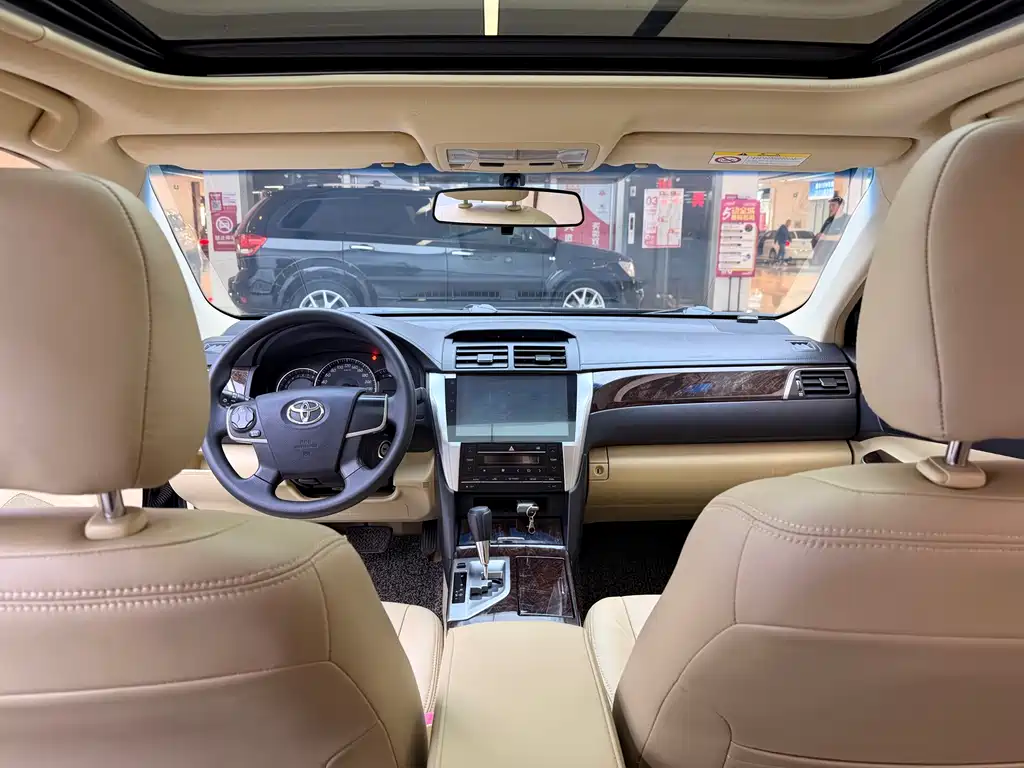 Toyota Camry 2015 — фото 11
