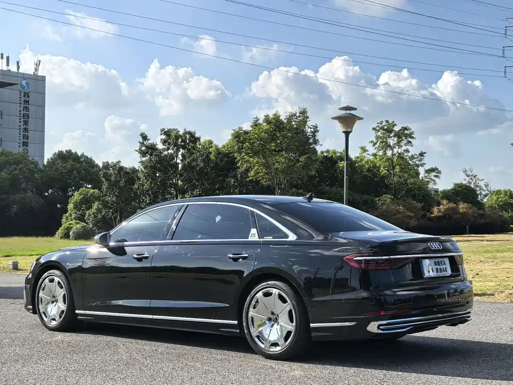 Audi A8 2022 — фото 20