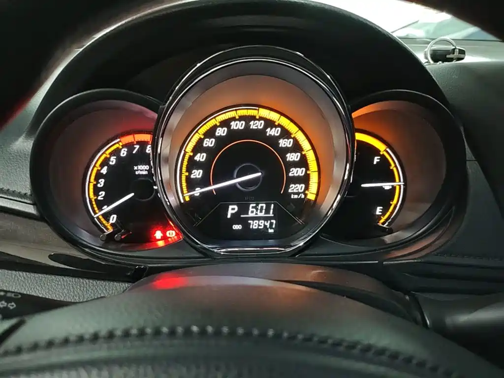 Toyota Yaris L 2022 — фото 12