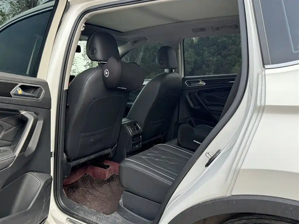Volkswagen Tiguan L 2022 — фото 12