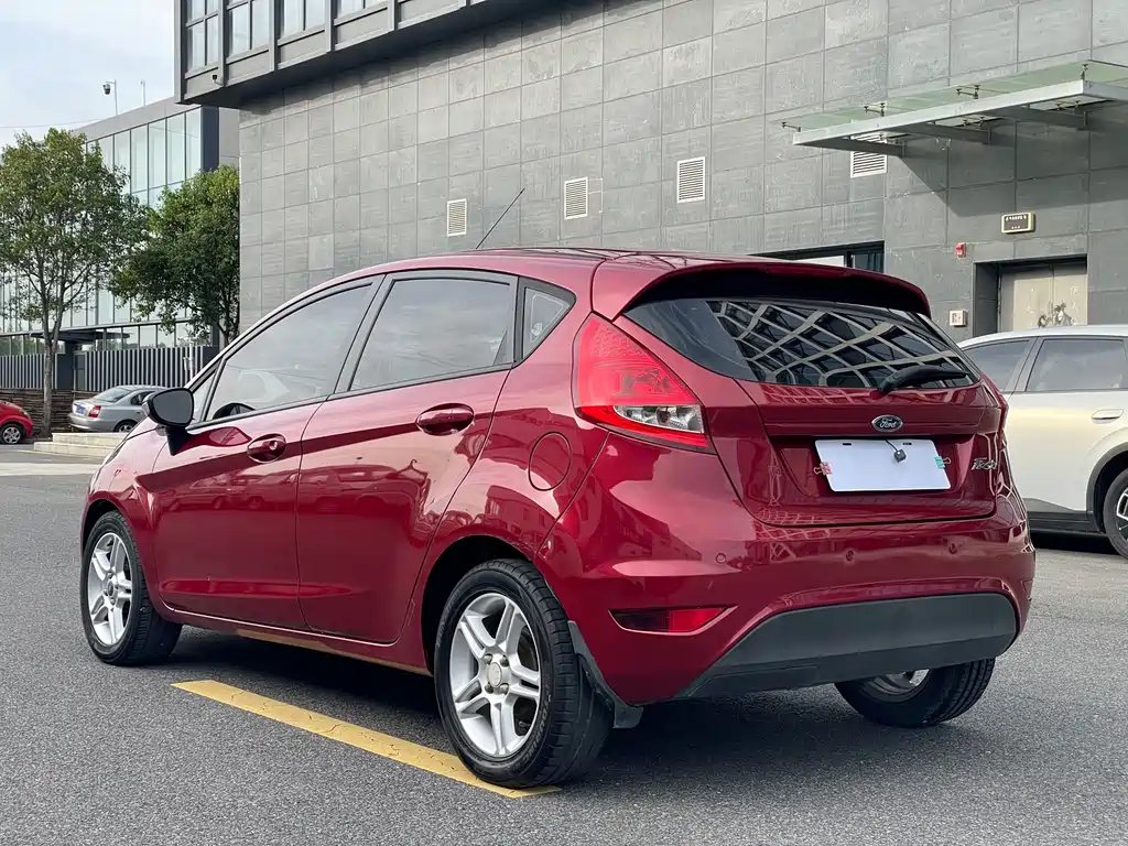 Ford Fiesta 2011 — фото 10
