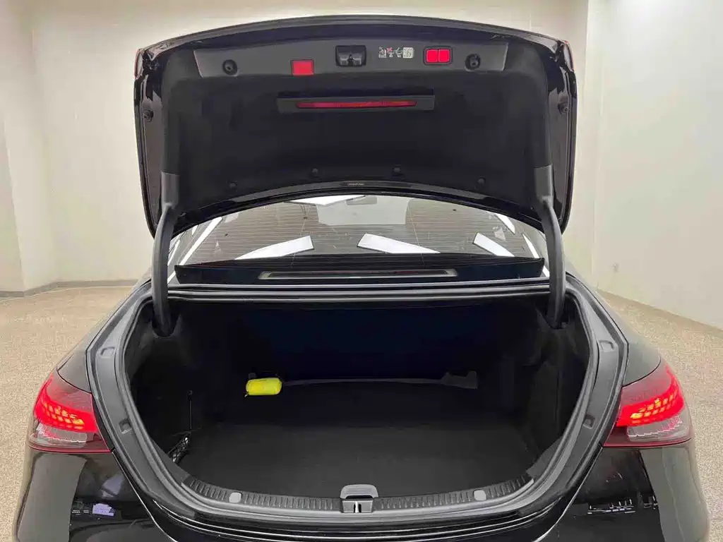 Mercedes-Benz E-Class 2023 — фото 27