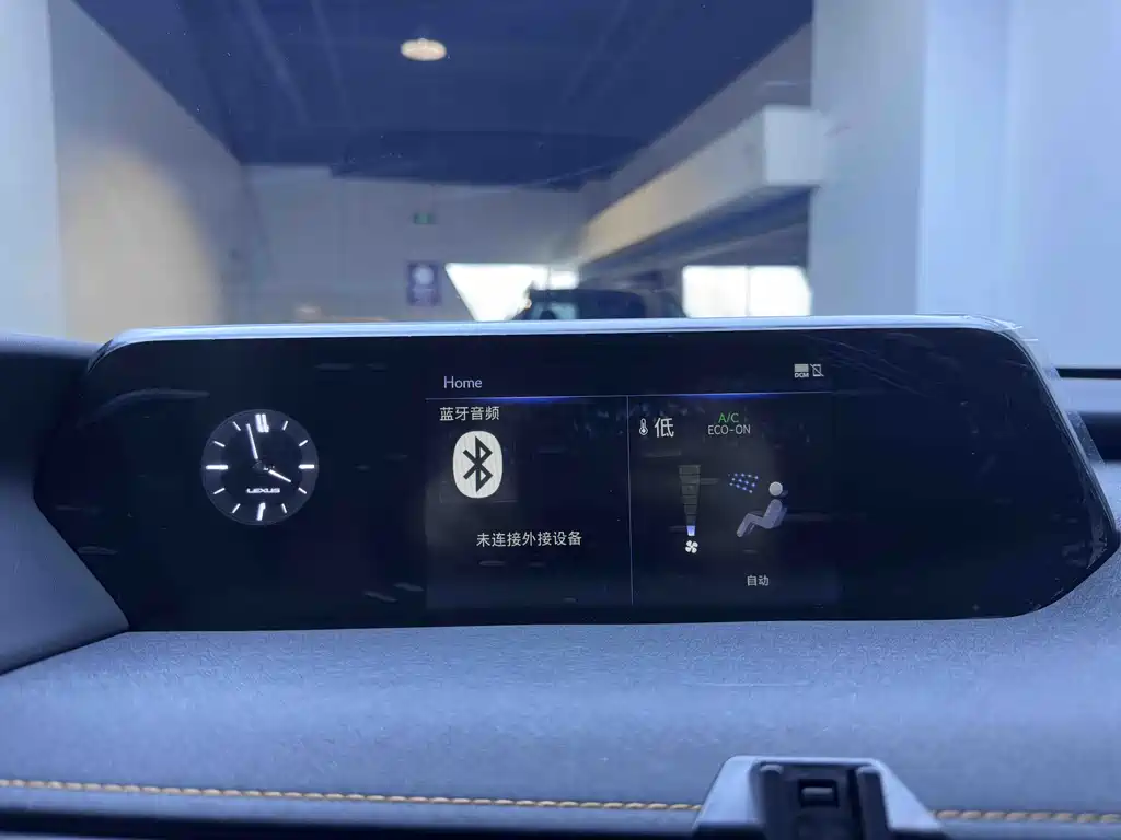 Lexus UX New Energy 2022 — фото 14
