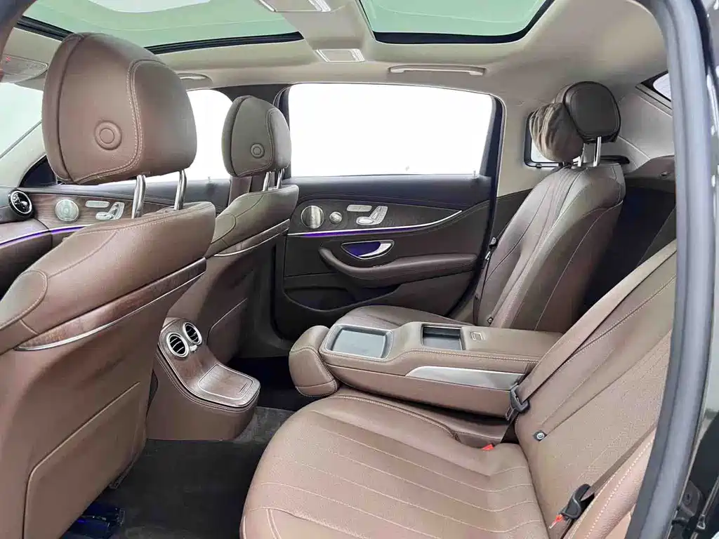 Mercedes-Benz E-Class 2023 — фото 13