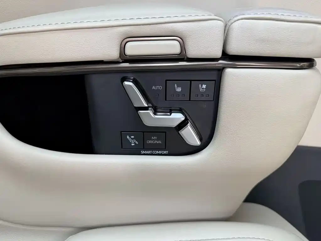 Toyota Vellfire 2023 — фото 12