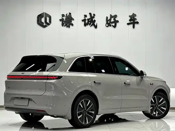 Li Auto L6 2025
