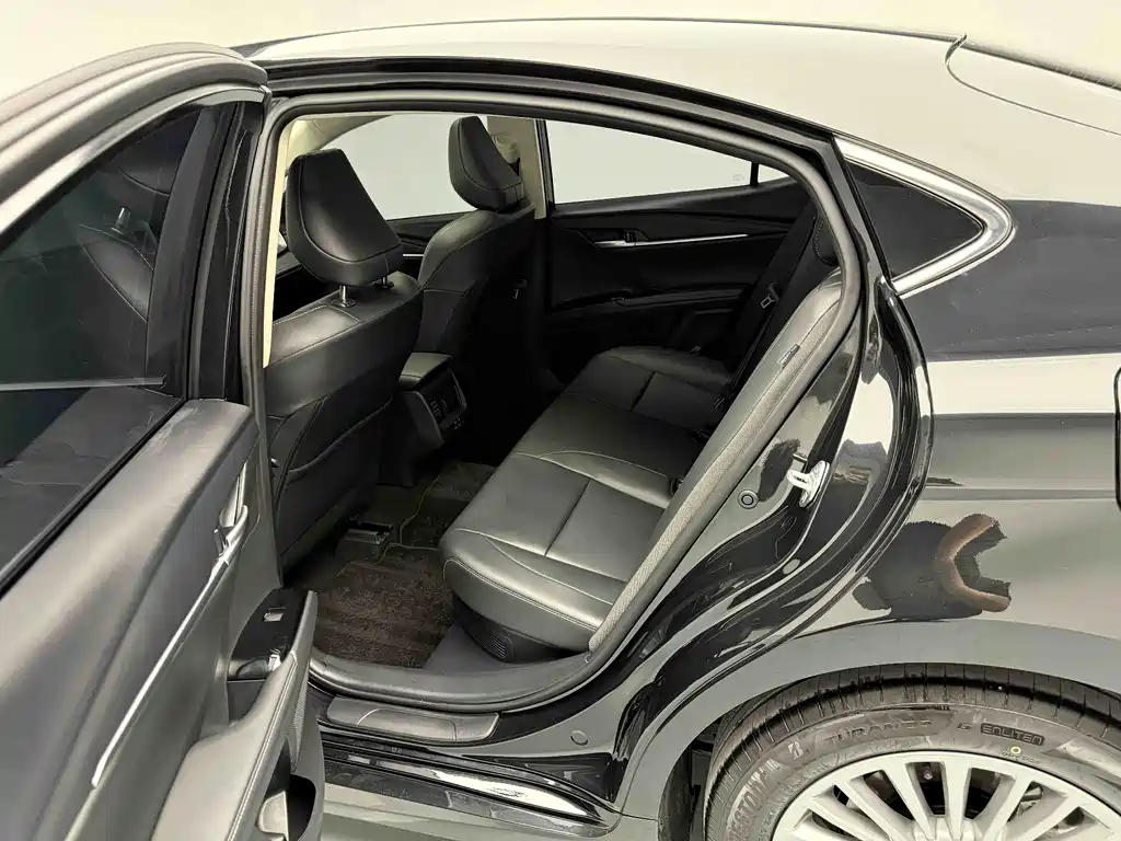 Toyota Camry 2025 — фото 12