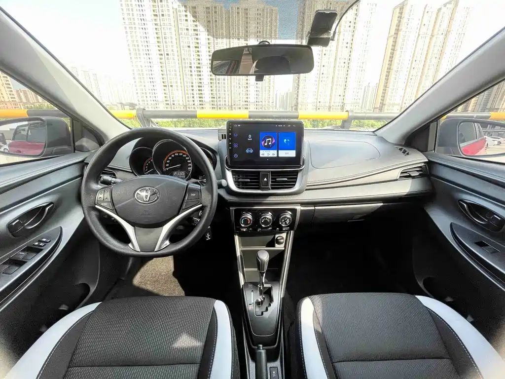 Toyota Yaris L 2022 — фото 14