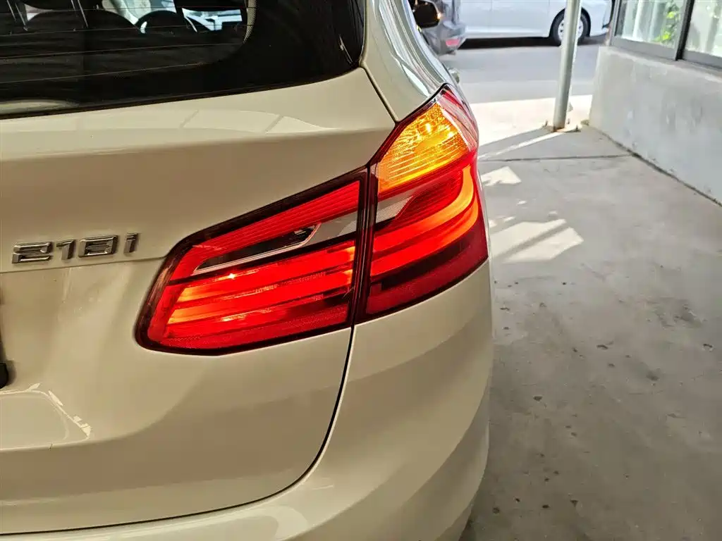 BMW 2 Series Active Tourer 2018 — фото 24