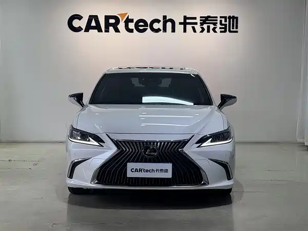 Lexus ES 2020