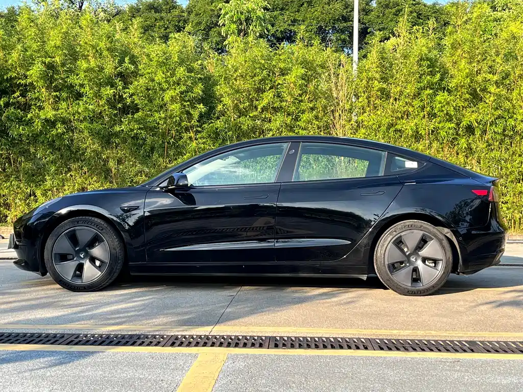 Tesla Model 3 2022 — фото 16