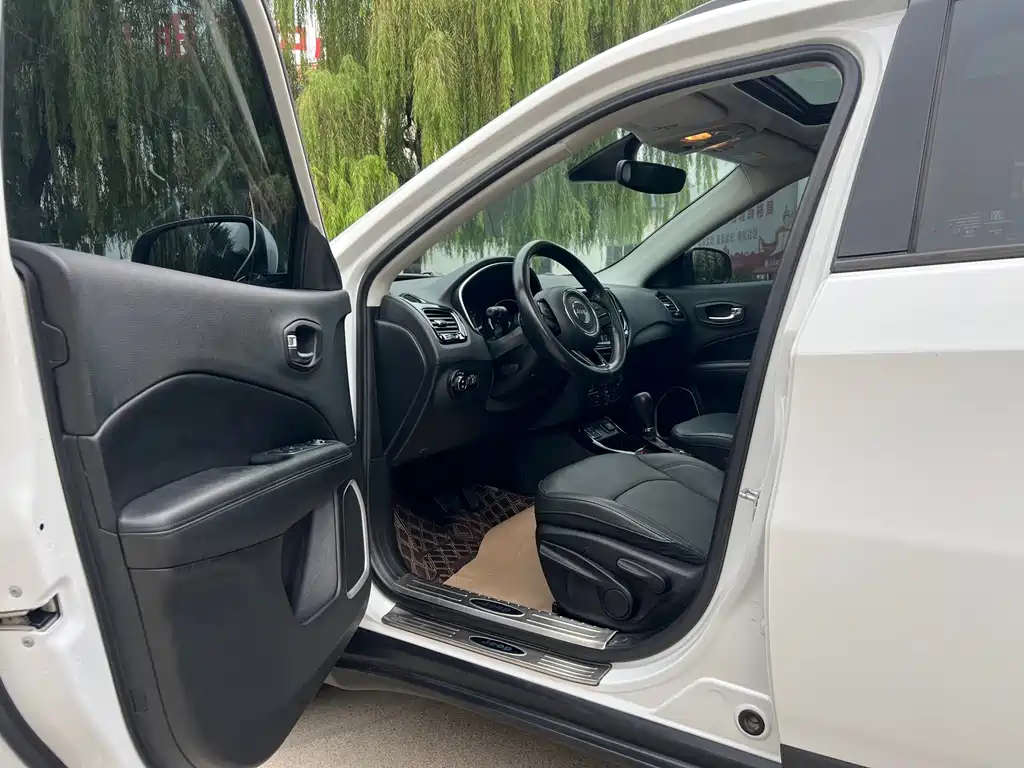 Jeep Compass 2020 — фото 11
