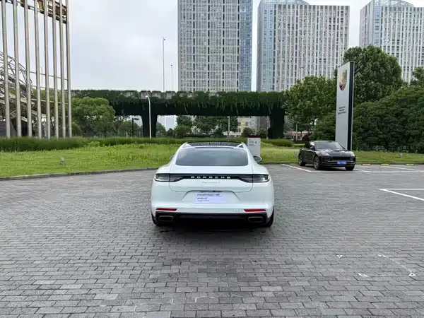 Porsche Panamera 2023