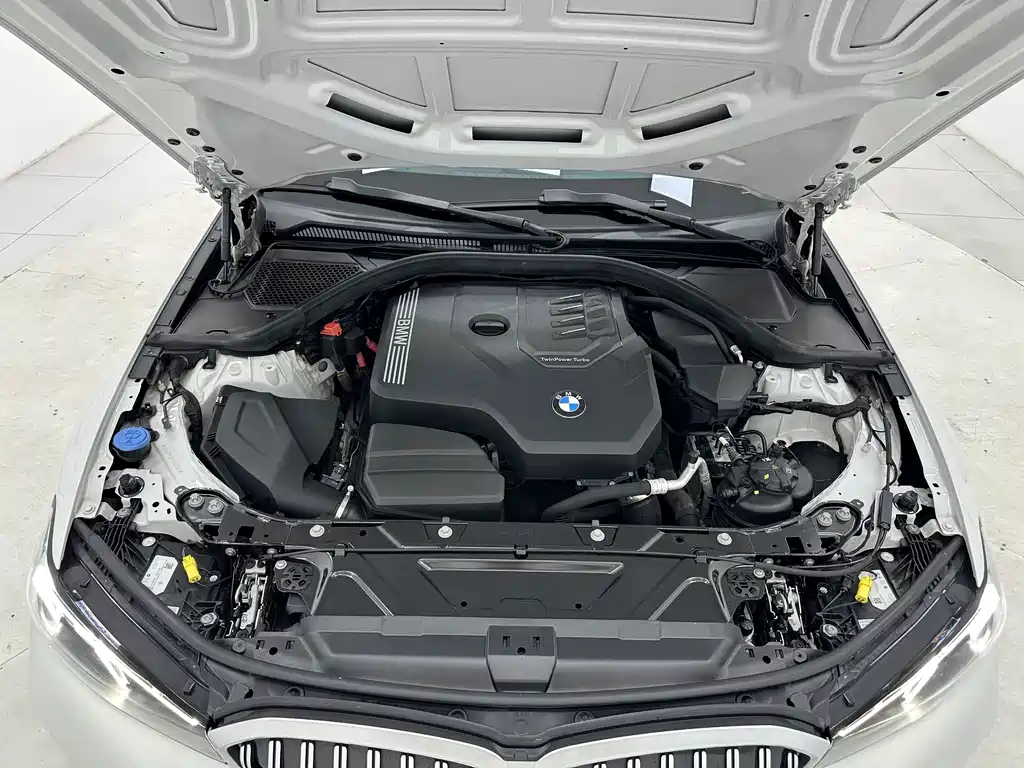 BMW 3 Series 2023 — фото 17