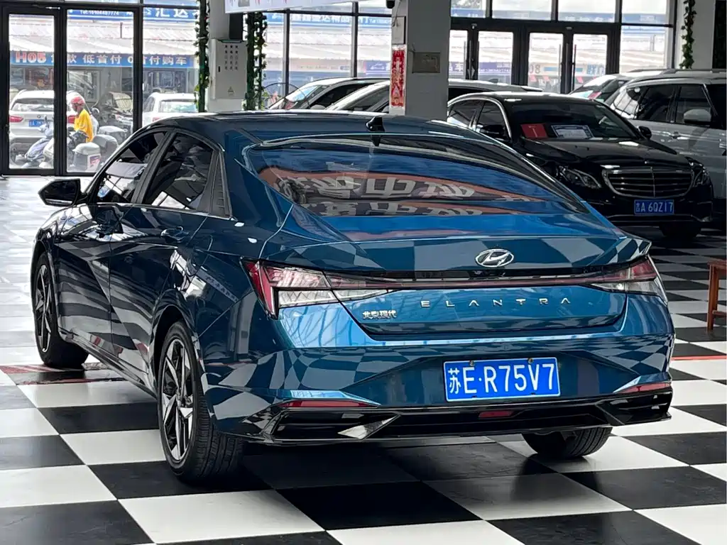 Hyundai Elantra 2022