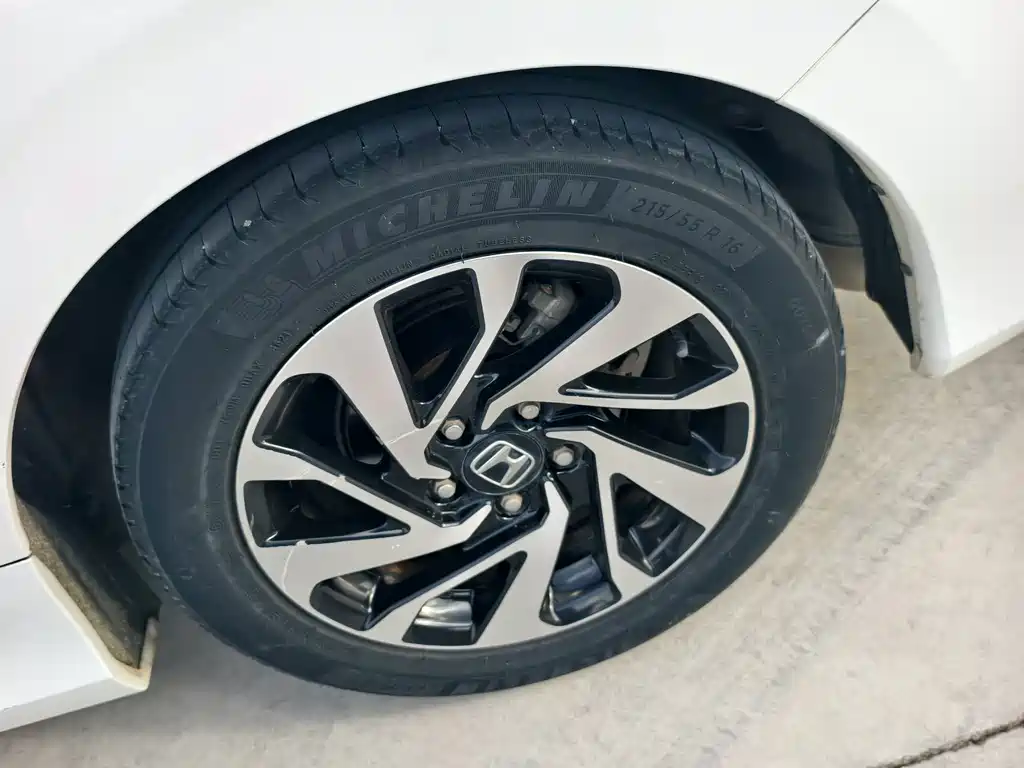 Honda Civic 2018 — фото 11
