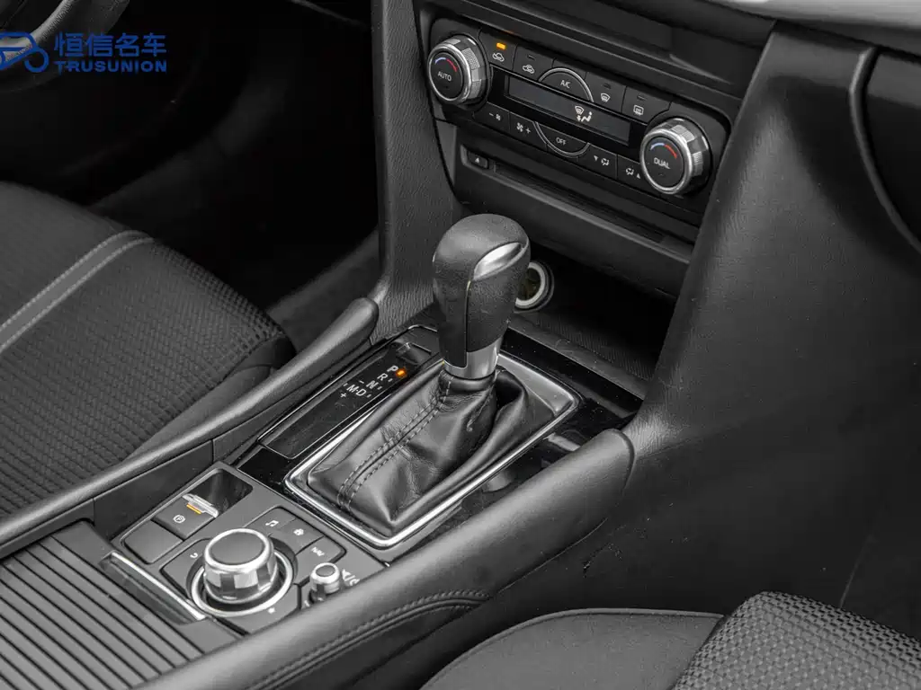 Mazda 3 Axela 2017 — фото 19